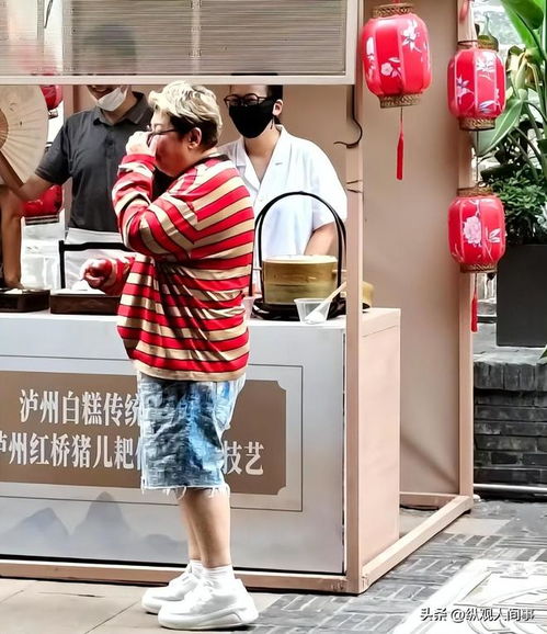 韓紅低調逛地攤被偶遇，休閑打扮引網友熱議