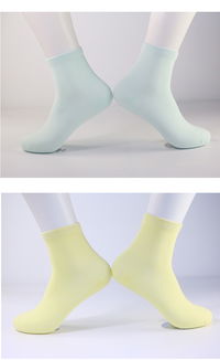 襪間品味 從韓版純色中筒襪看四季穿搭的實用美學(xué)